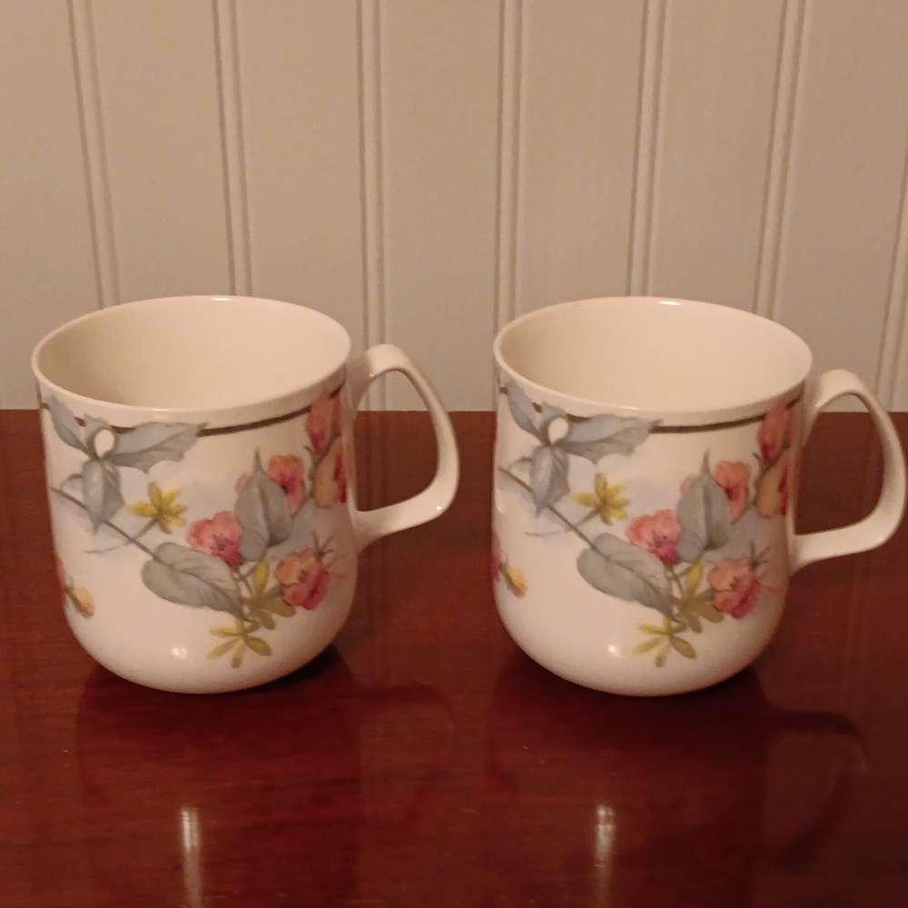 Bone china ROSE OF ENGLAND coffee mugs
